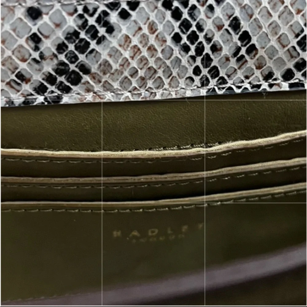 Radley London Woman Crossbody Handbag - Picture 7 of 15